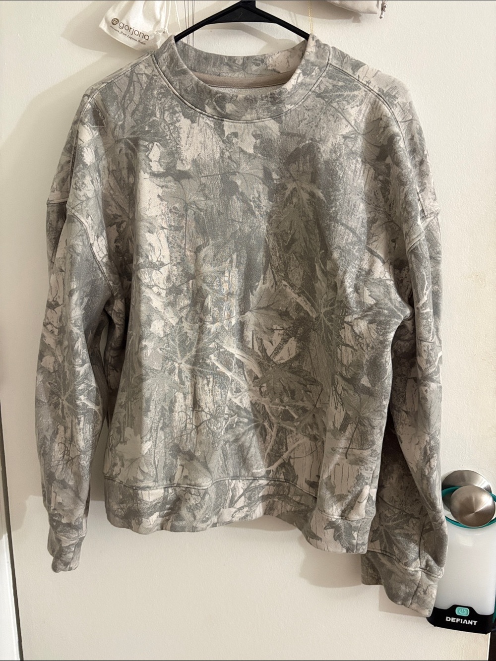 Hollister Men's Crewneck Sweatshirt in Gray Leaf Camouflage